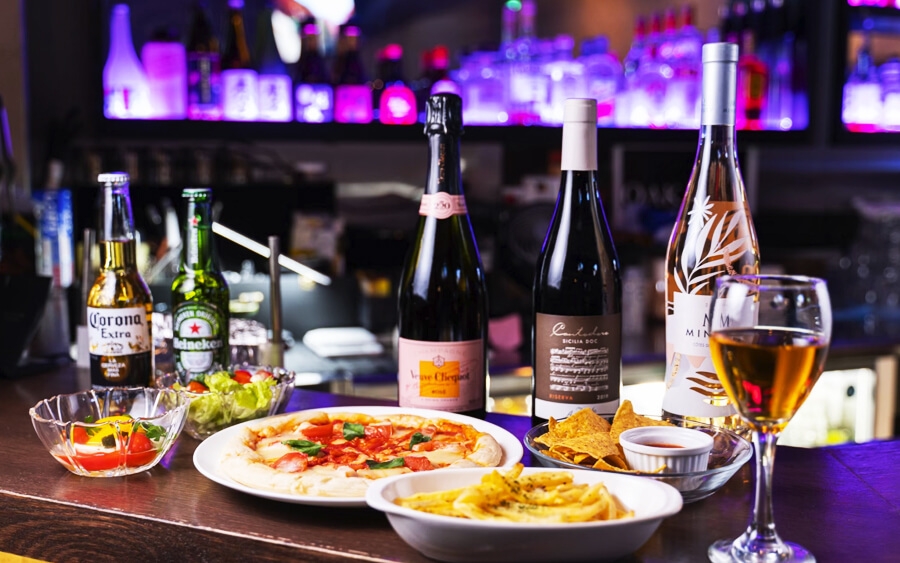 OAK BAR 渋谷 - バーであり、カフェであり、レストランでもある新感覚スタイリッシュバー